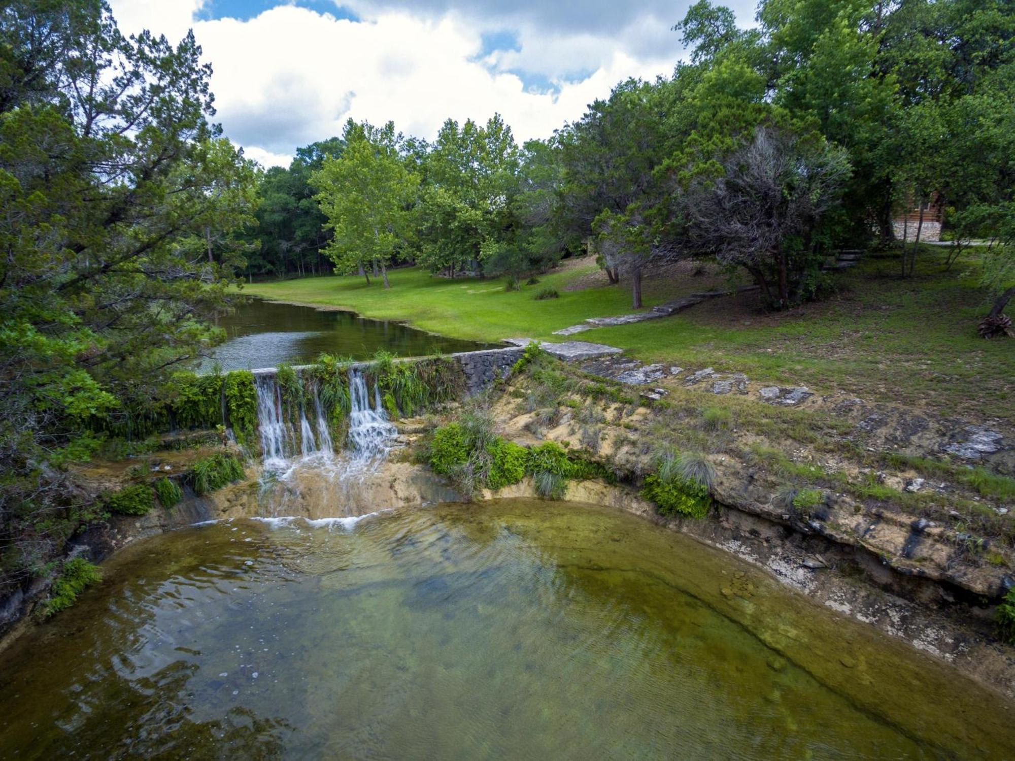 Falls Log Home Wimberley Esterno foto