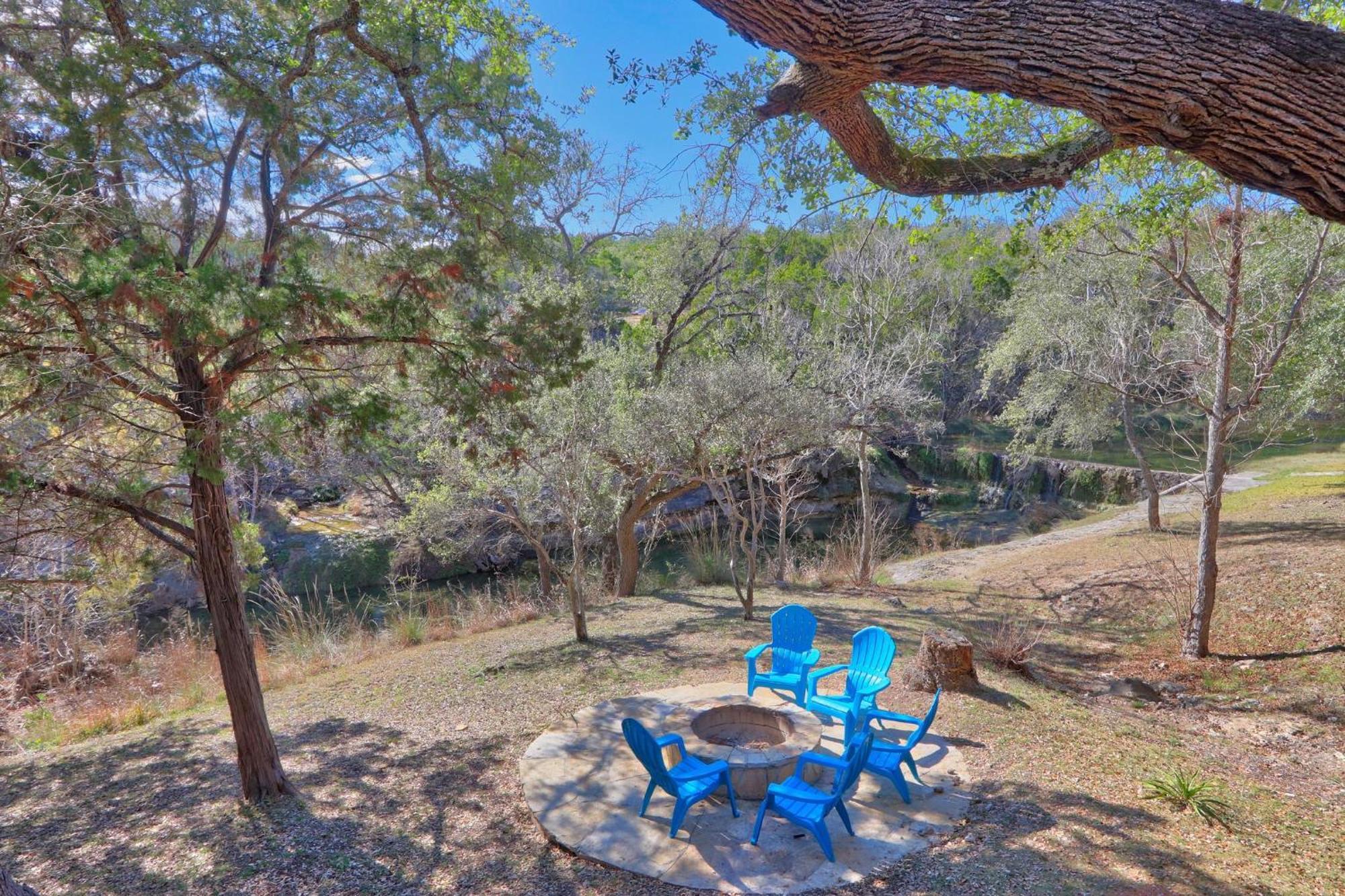 Falls Log Home Wimberley Esterno foto
